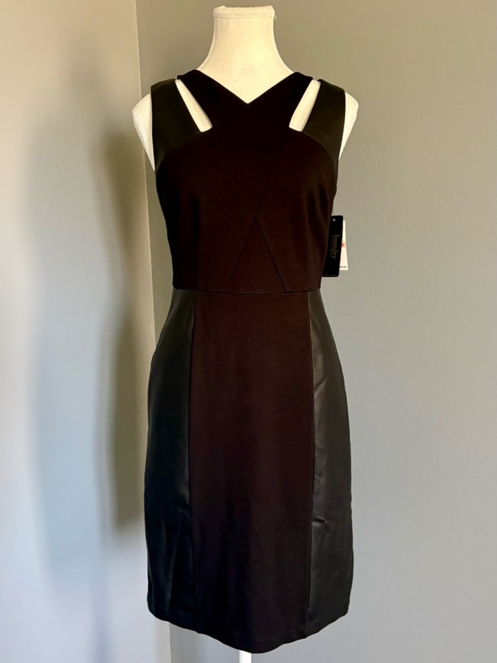 Laundry by Shelli Segal cutout Black dress w/ faux leather accents. Size 2. NWT
